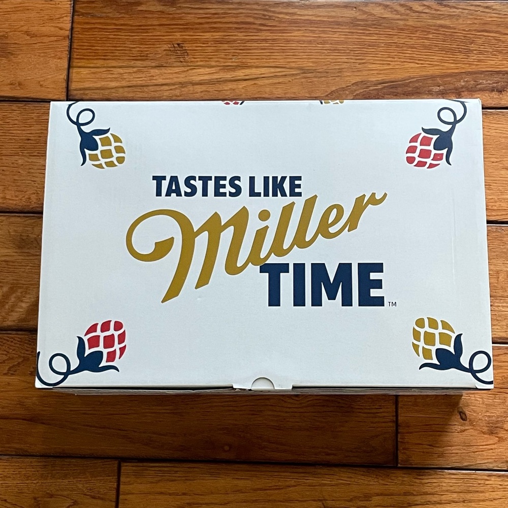 2023 Miller Lite Beernament 6 pack NWOT